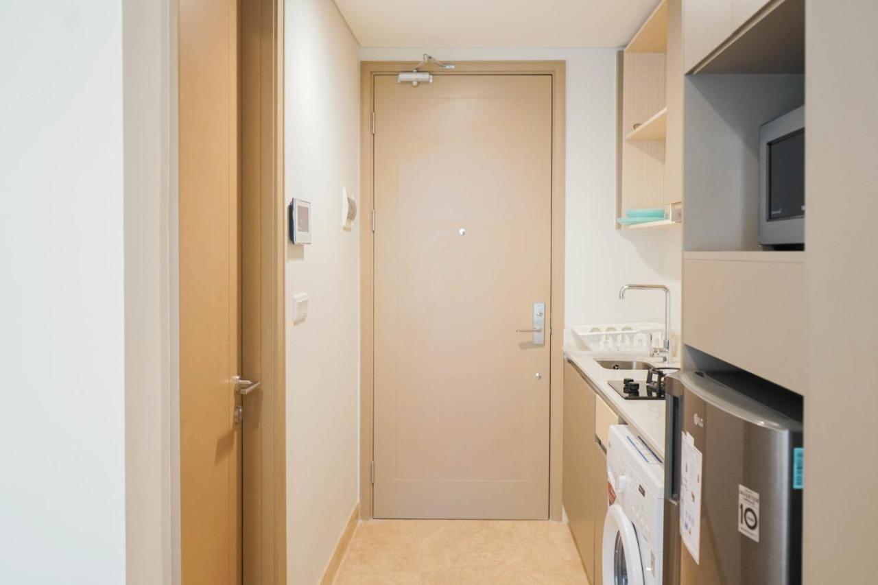 New Fully Furnished At Gold Coast Pik By Travelio * Jakarta